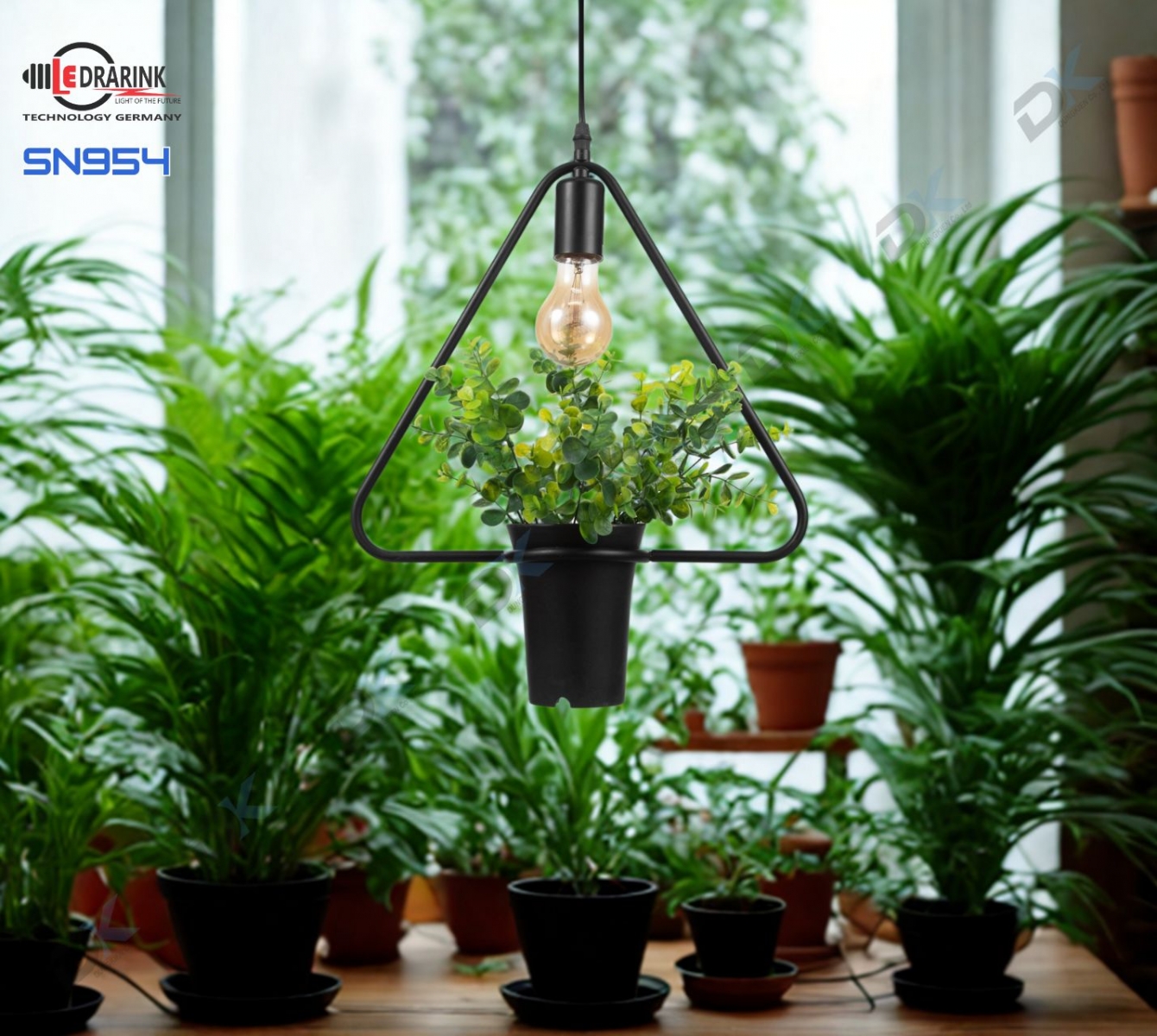       Thả sắt đen lọ hoa SN95/4