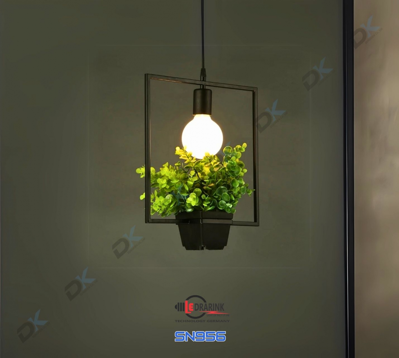       Thả sắt đen lọ hoa SN95/6